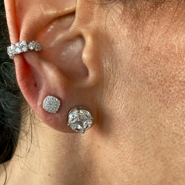 Brinco Redondo Cravejado com Zircônias em Prata 925