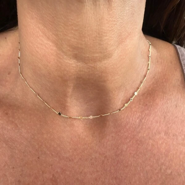 Colar Chapinha Oval Lisa em Dourado