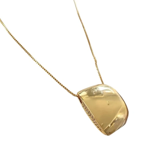 Colar Quadrado Liso com Lateral Cravejada com Zircônias em Dourado