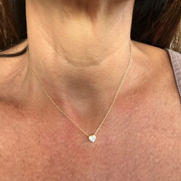 Colar Coração com Zircônia Garra Inglesa em Dourado