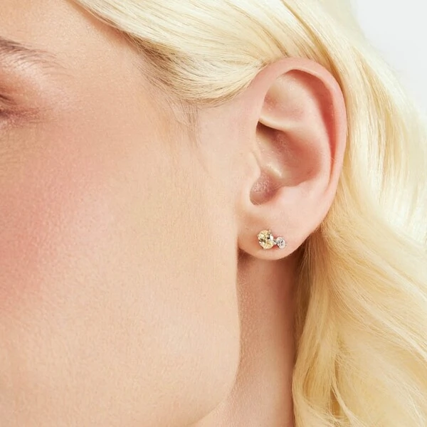 Brinco Citrino Oval com Ponto de Luz de Zircônia em Prata 925