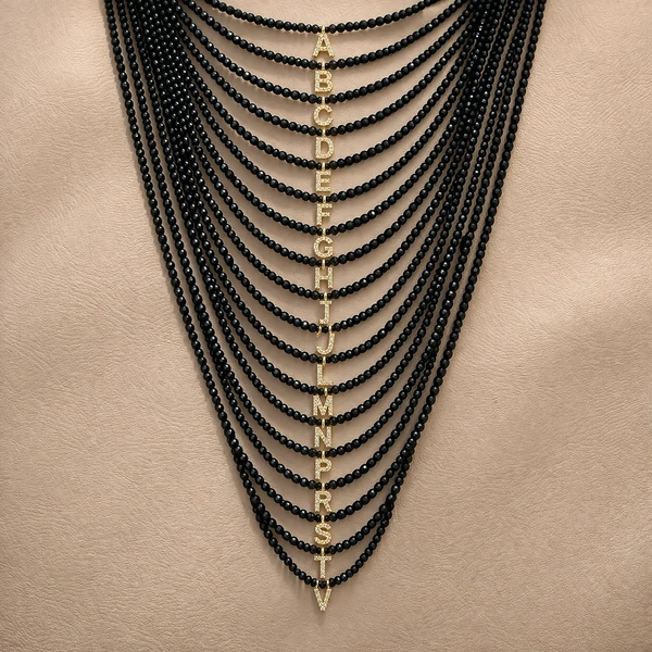 Colar Cristal Preto com Letra Inicial Cravejada com Zircônias em Dourado
