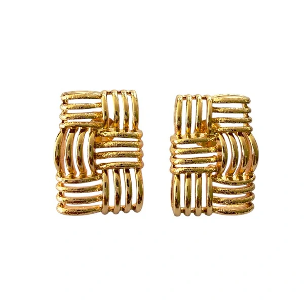 Brinco Retangular Filetes Vazados em Dourado