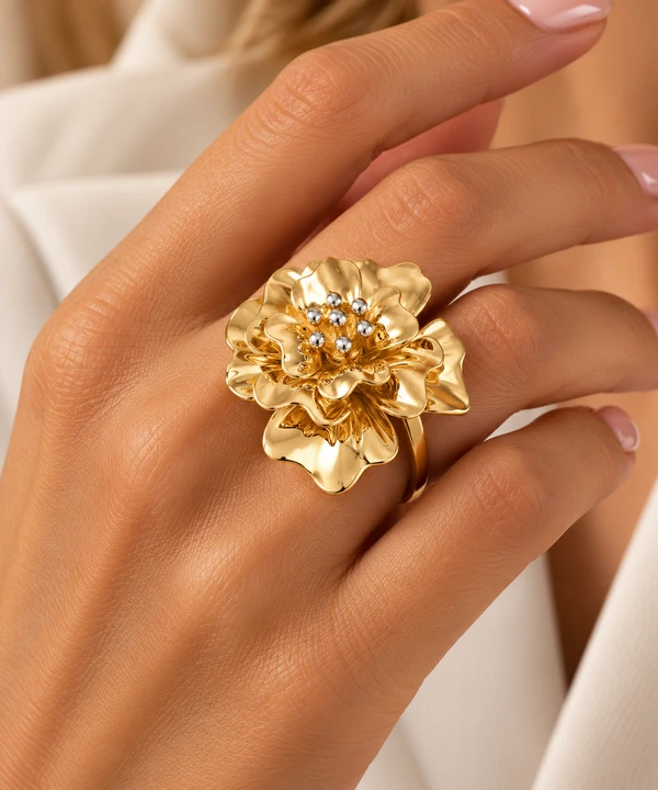 Anel Flor com Miolo e Bolinhas em Dourado