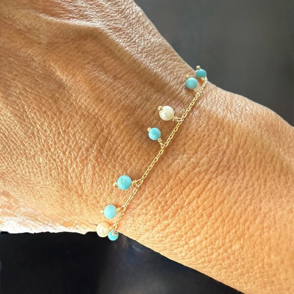 Pulseira Perolinhas e Turquesas Naturais em Dourado