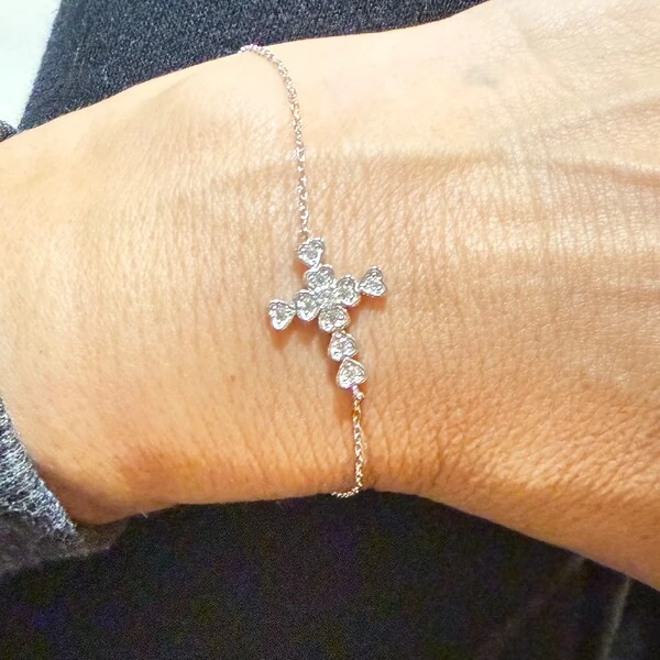 Pulseira com Cruz de Corações em Prata 925