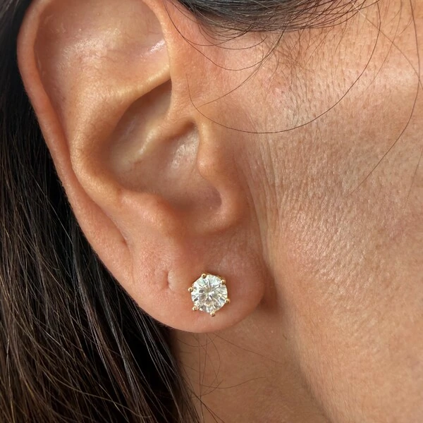 Brinco Moissanite Solitário 6 Garras 6,5MM 2CT Prata 925 com Banho de Ouro 18K