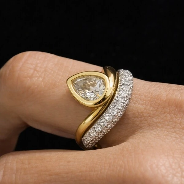 Anel Duplo Cravejado e com Gota de Zircônias