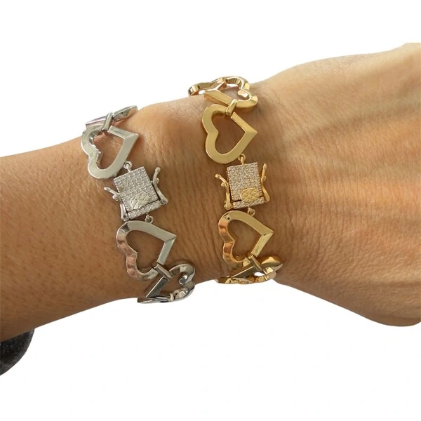 Pulseira Corações Vazados com Fecho Cravejado com Zircônias