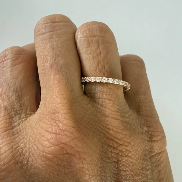 Aliança Inteira Zirconias 2MM em Dourado