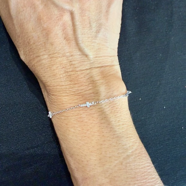 Pulseira Fininha com 5 Cruzinhas Cravejadas em Prata 925