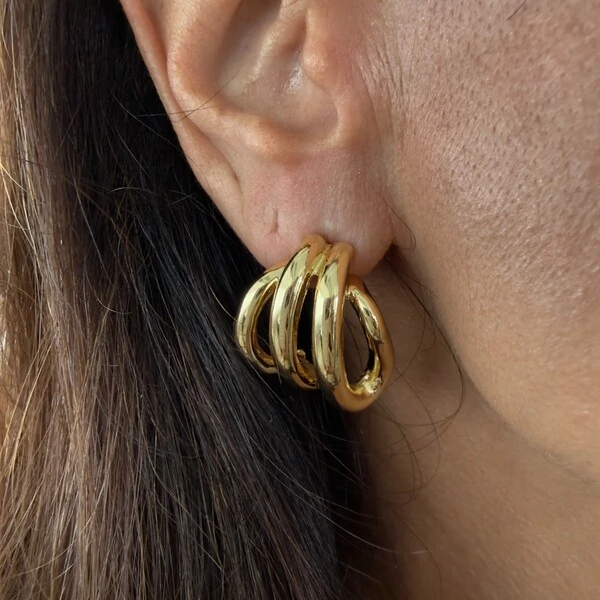 Brinco 4 Filetes Largos em Dourado