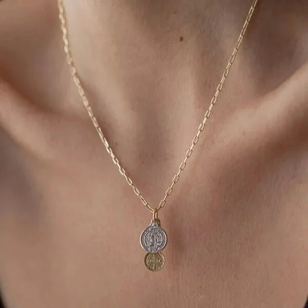 Colar Corrente Cartier Dourada com 2 São Bentos