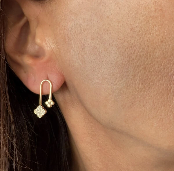 Brinco 2 Trevos Cravejados com Zircônias em Dourado