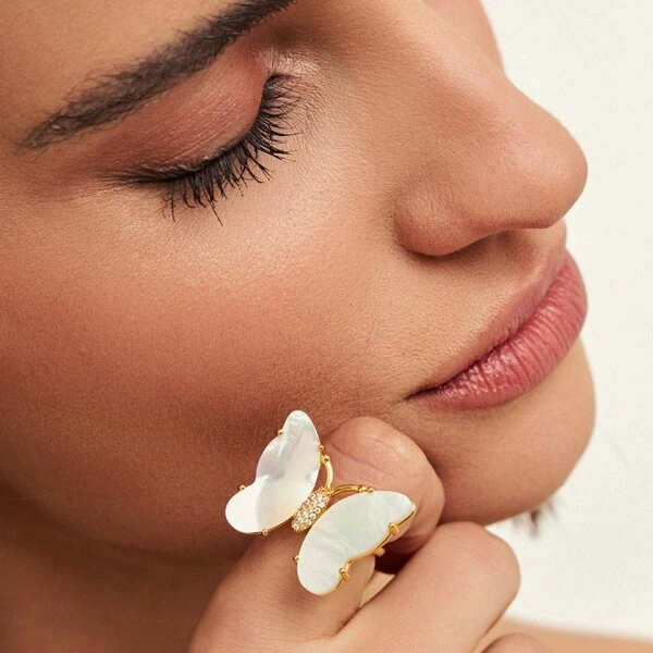 Anel Borboleta Madrepérola com Zircônias em Dourado