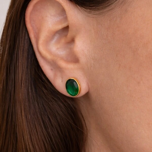 Brinco Solitário Oval Esmeralda Fusion em Dourado