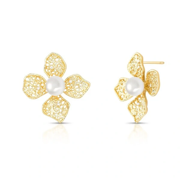 Brinco Flor com Miolo Pérola Shell em Dourado