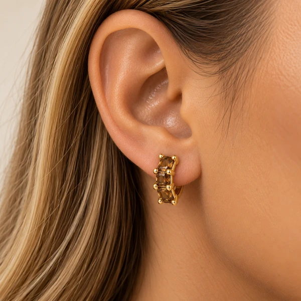 Brinco Argolinha Zircônia Brown em Dourado