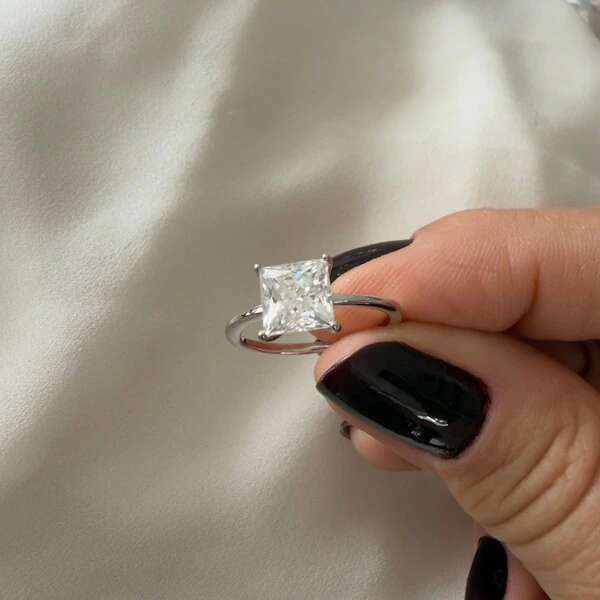 Anel Solitário com Moissanite Quadrado 1,09 CT em Prata 925