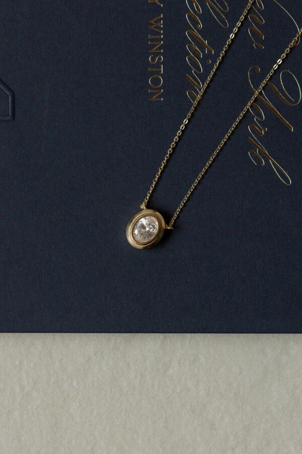 Colar Ponto de Luz Oval Cravação Inglesa Dourado em Prata 925