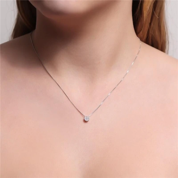 Colar Círculo Cravejado na Veneziana em Ródio