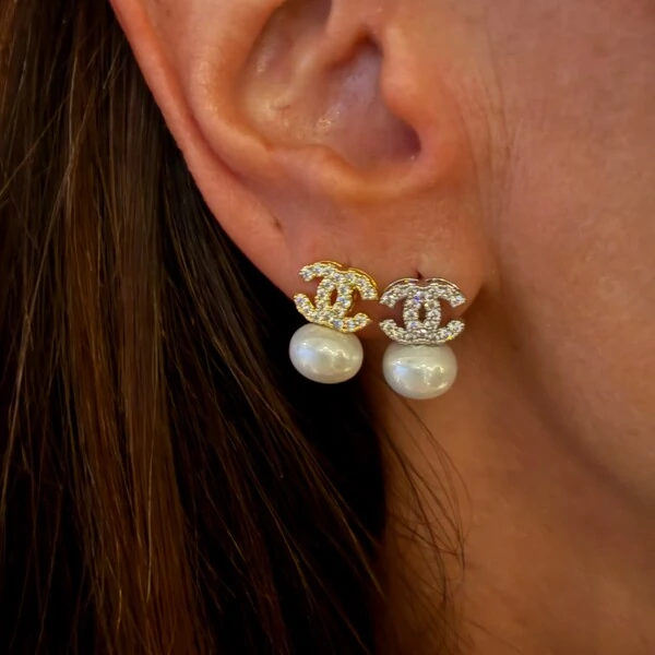 Brinco 2 C’s Cravejado com Pérola Shell