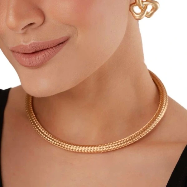 Colar Aro Grosso Trançado em Dourado