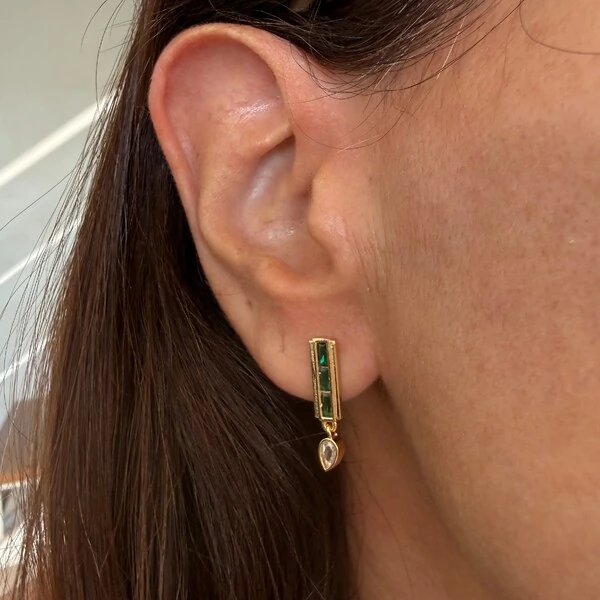 Brinco Retangular Baguete Esmeralda Fusion com Gota de Zircônia em Dourado