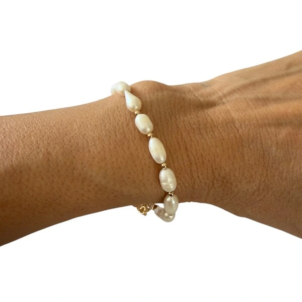 Pulseira de Pérolas Naturais com Bolinhas Douradas