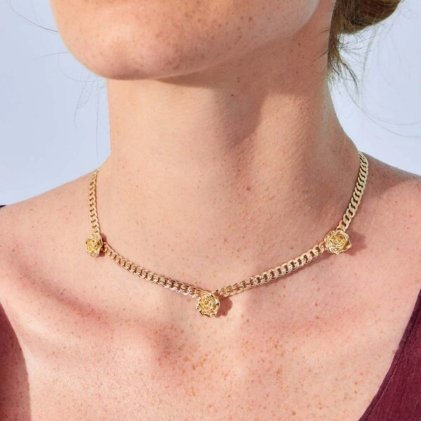Colar Grumet com Flores em Dourado