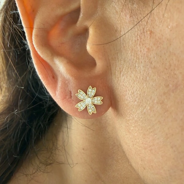 Brinco 5 Pétalas Cravejadas com Zircônias em Dourado