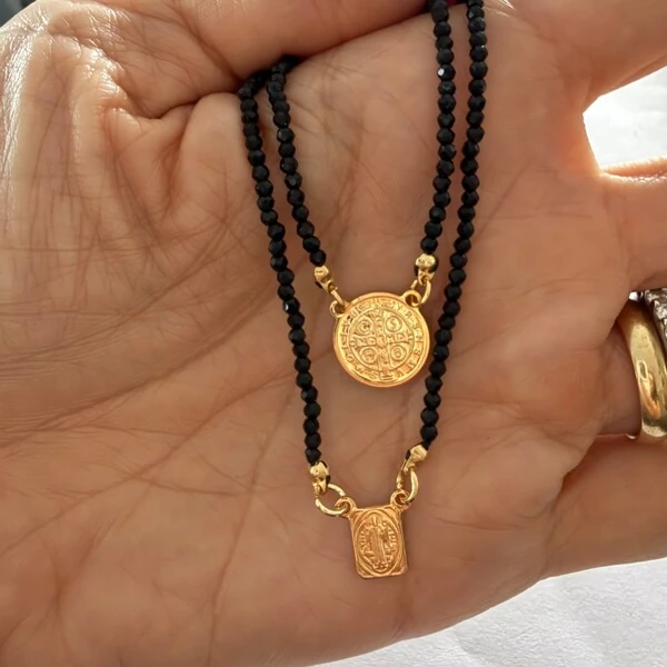 Escapulário Espinélio com Pingentes Dourados