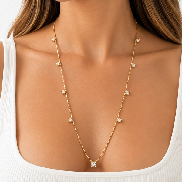 Colar Longo com Pontos de Luz em Dourado