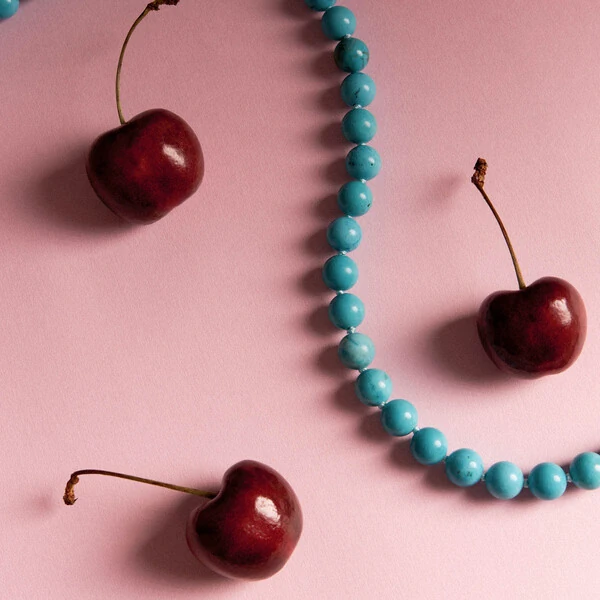 Colar Howlita Turquesa com Fecho Cravejado com Zircônias em Dourado