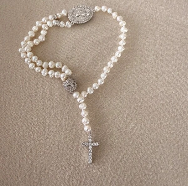 Pulseira Pérola Natural com Pingente N Sra das Graças em Prata 925