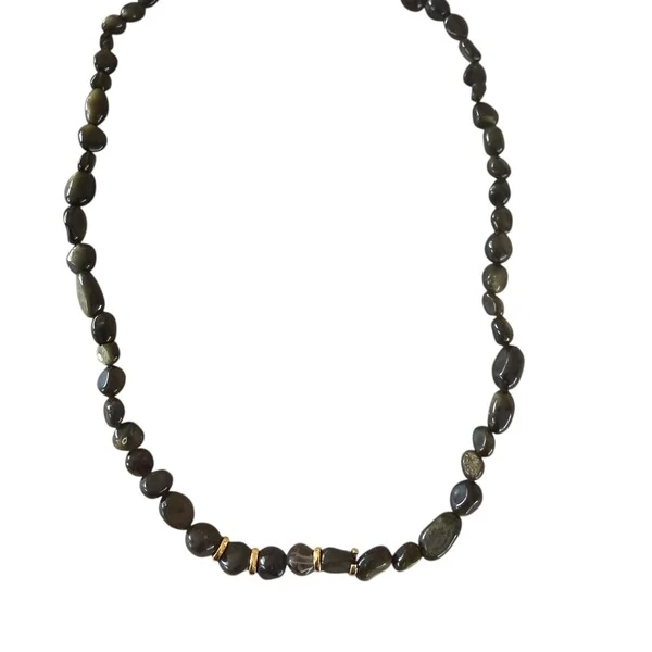 Colar Pedra Natural Olho de Falcão com Entremeios Dourados