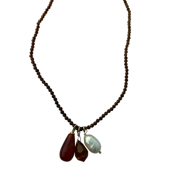 Colar Cristal com Pingentes de Pérolas e Dourado