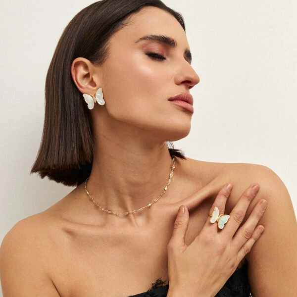 Anel Borboleta Madrepérola com Zircônias em Dourado