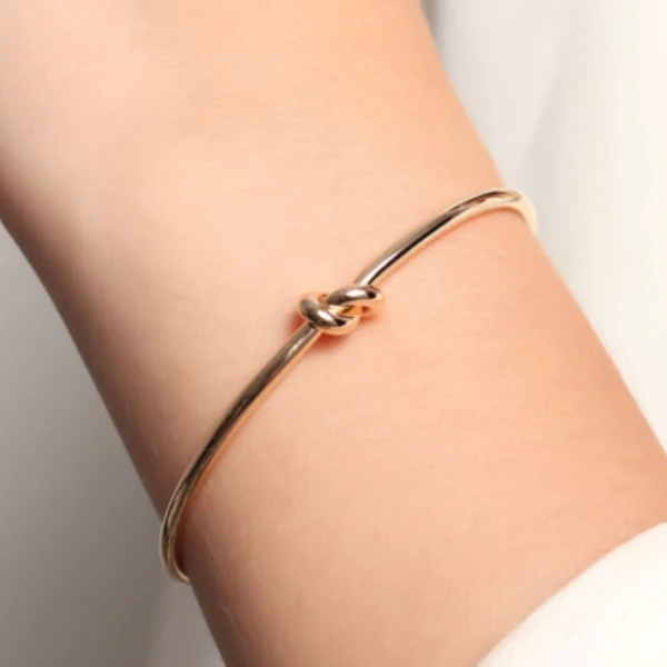 Pulseira Bracelete Nó em Dourado