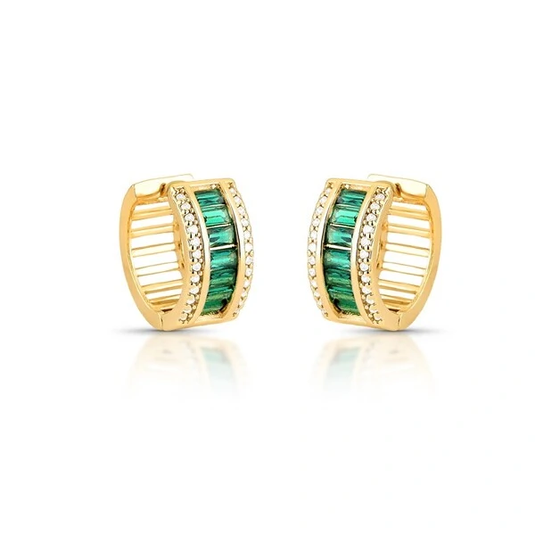 Brinco Argola Larga com Zircônia Baguete e Zircônias Cravejadas na Lateral em Dourado