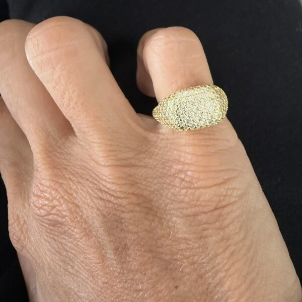 Anel Quadrado Cravejado com Zircônias em Dourado
