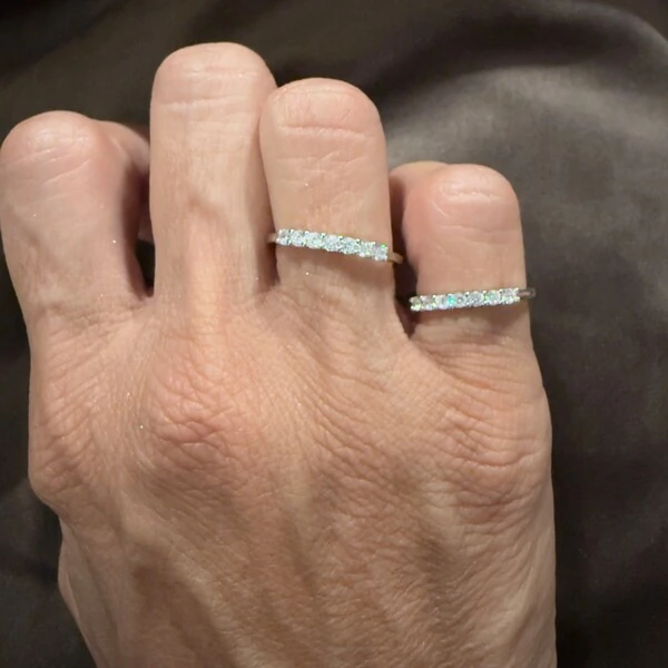 1/2 Aliança de Zircônias em Prata 925