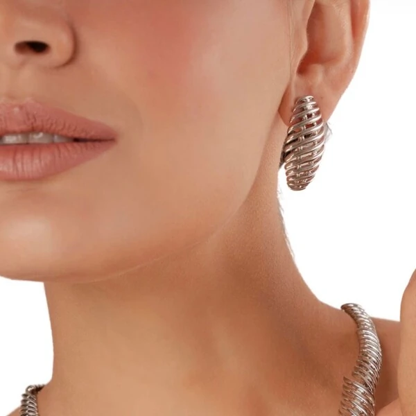 Brinco Filetes Lisos em Ródio