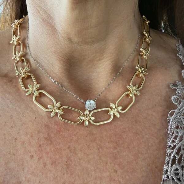 Colar Elos e Flor em Dourado