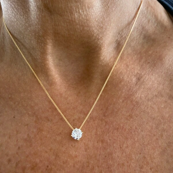 Colar Solitário Zircônia Quadrada em Dourado