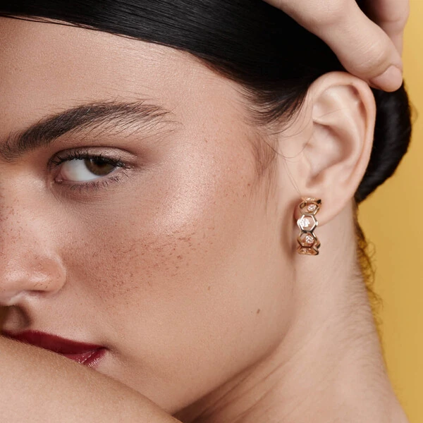 Brinco Argola Colmeia em Dourado