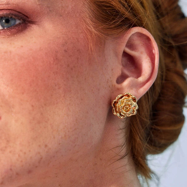 Brinco Flor em Dourado