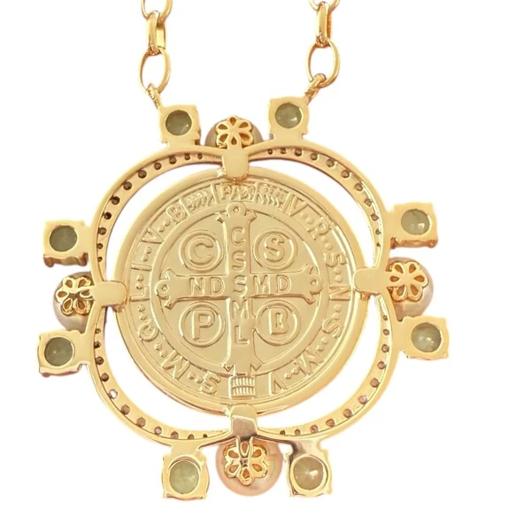 Colar Medalha São Bento com Pérolas e Paraíba Fusion em Dourado