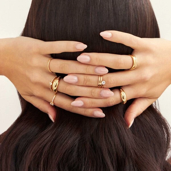 Meia Aliança com Zircônias em Dourado