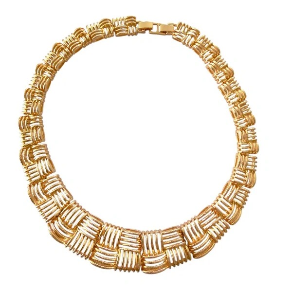 Colar Retangular Linhas Filetes em Dourado